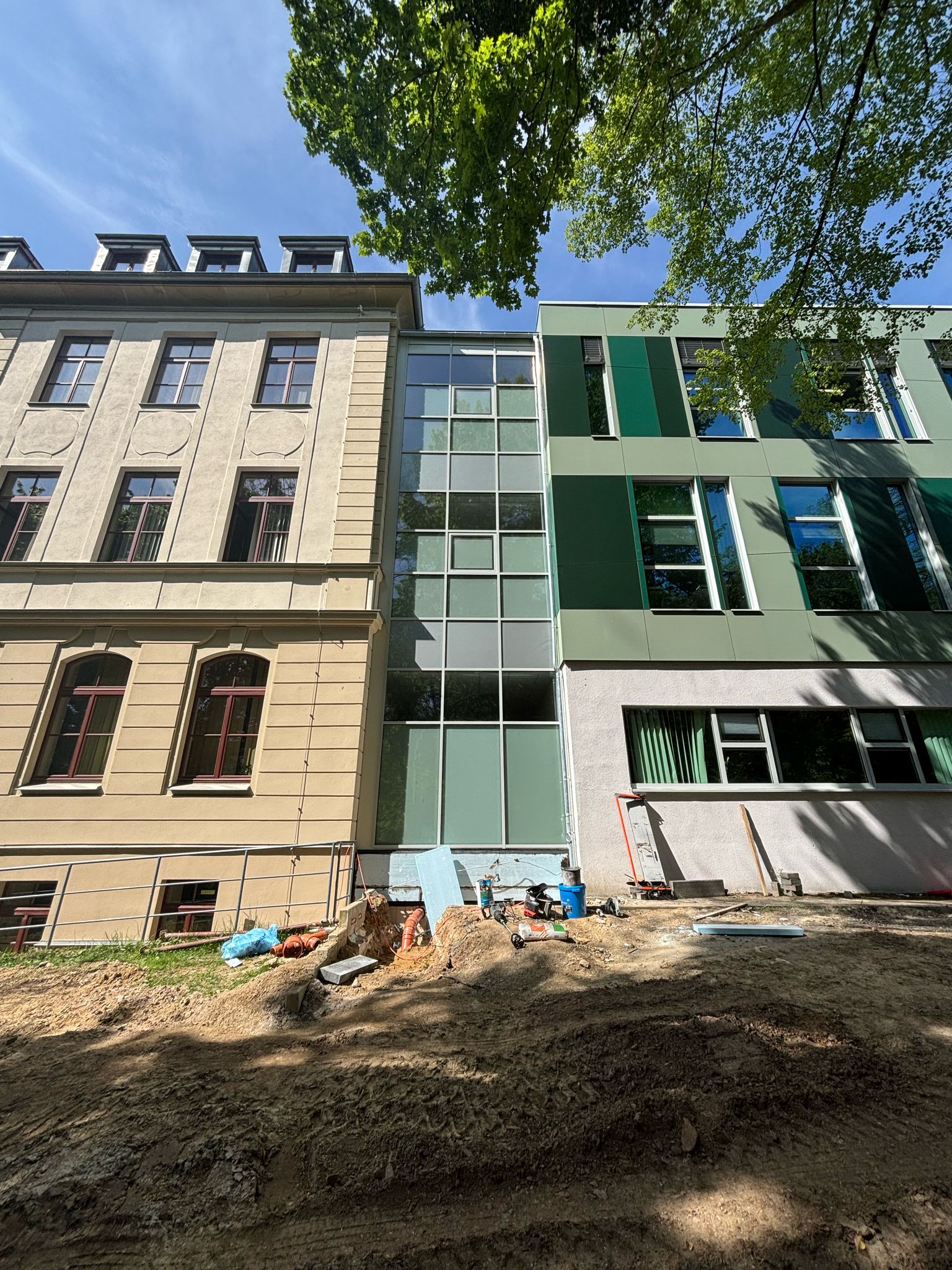 Glasfassade Schulgebäude Sachsen